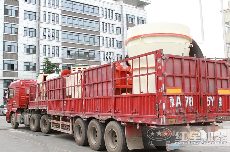 設(shè)備裝車完畢，準(zhǔn)備發(fā)貨