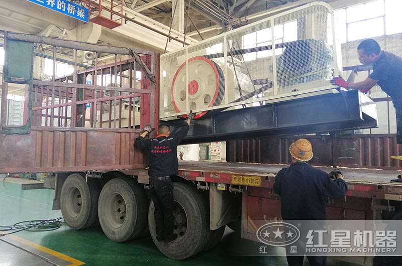 設備裝車準備發(fā)貨