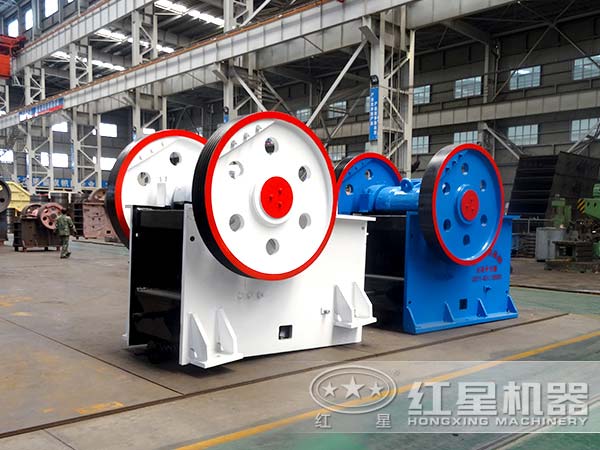 優(yōu)質顎式破碎機廠家生產車間