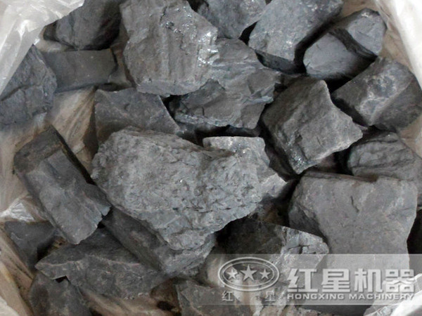 一臺(tái)用于破碎煤矸石的移動(dòng)粉碎機(jī)_70噸/小時(shí)，出料粒度20以下