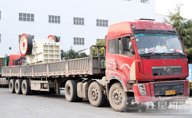 人工破碎混凝土用什么機器？選擇顎破機，大產(chǎn)量，運行可靠