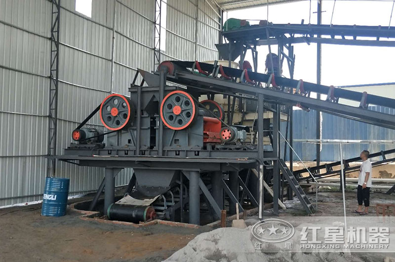 顎式碎裂設(shè)備的顎板有什么作用？宜采用哪種材料制作？
